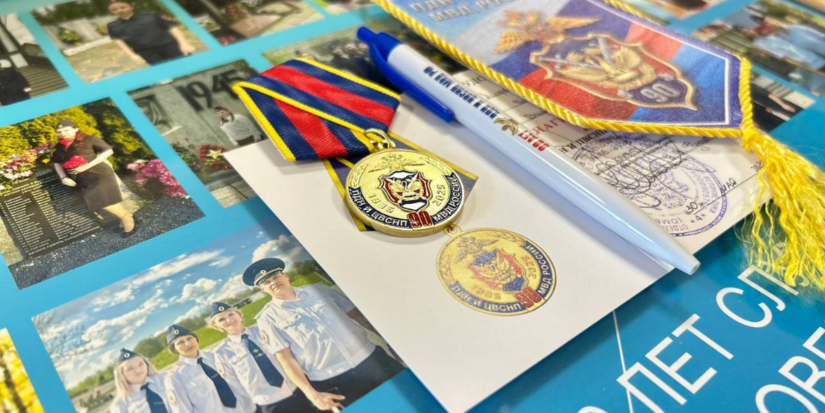 Инспекторов ПДН наградили в Великих Луках - 2025-06-02 16:35:00 - 1
