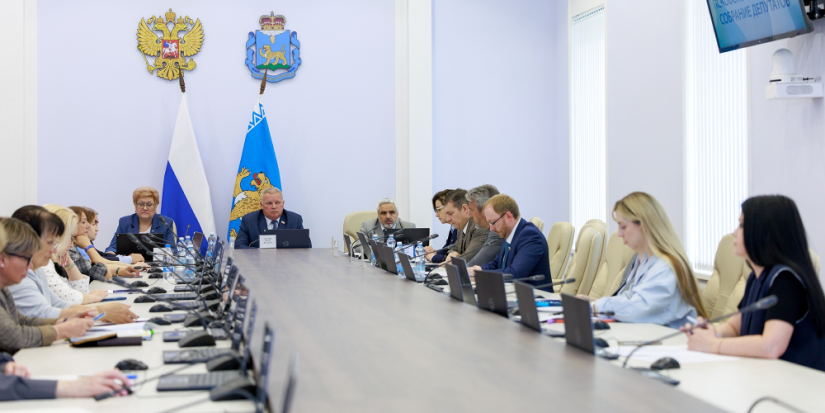 Вопросы трудоустройства гидов и финансирования ФОМС обсудили в Пскове - 2025-06-07 14:05:00 - 1