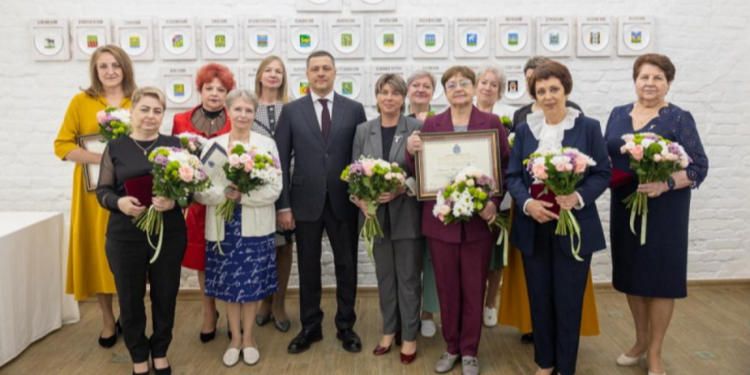 Губернатор наградил медиков Псковской области - 2025-06-16 09:35:00 - 1