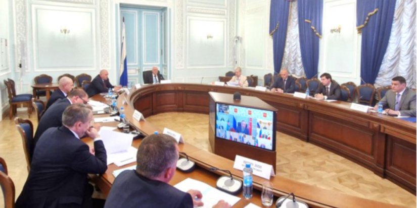 Михаил Ведерников рассказал полпреду о развитии промышленности в регионе - 2025-06-18 11:35:00 - 1