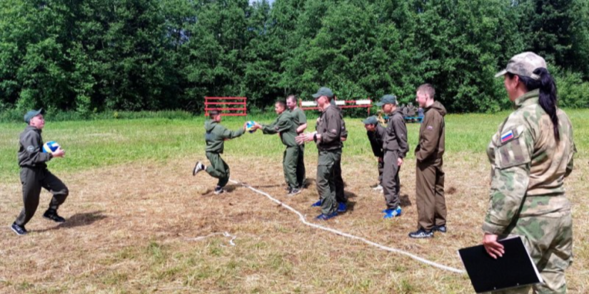 Более 160 подростков приехали в военно-спортивный лагерь в Великолукском районе - 2025-07-17 14:05:00 - 1