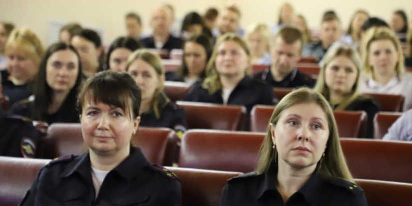 Занятие по морально-психологической подготовке прошло в псковской полиции - 2025-07-17 17:35:00 - 1