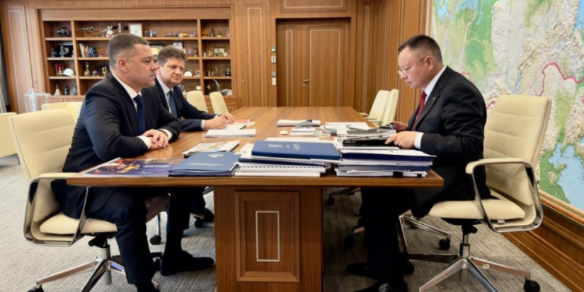 Михаила Ведерникова и Ирек Файзуллин обсудили развитие ЖКХ в Псковской области - 2025-07-18 09:05:00 - 1