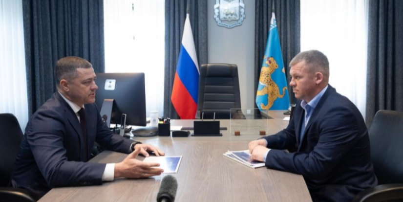 Михаил Ведерников встретился с новым Главой Дновского округа - 2025-07-21 09:35:00 - 1