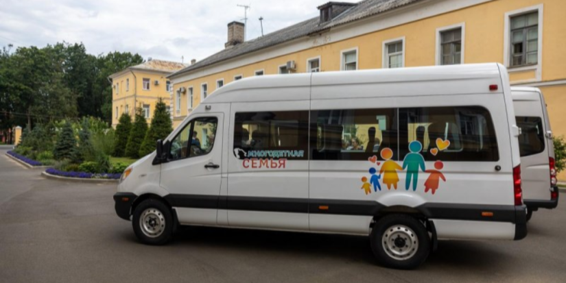 Ключи от автомобилей вручли двум многодетным семьям - 2025-07-30 09:06:00 - 1