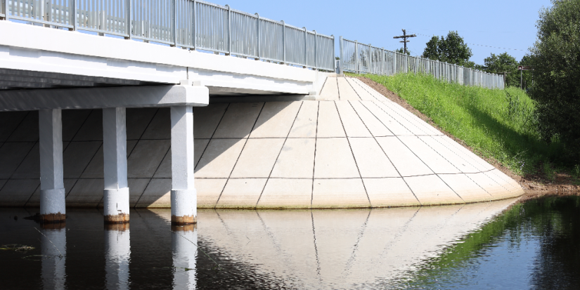 Завершен ремонт моста через реку Лада в Порховском округе - 2025-07-31 15:05:00 - 1
