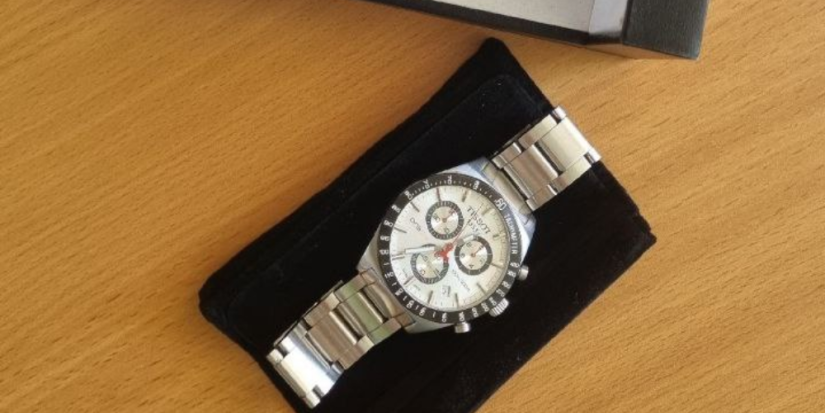 У бывшего чиновника в Пскове изъяли полученные незаконно часы - 2025-08-01 16:05:00 - 1