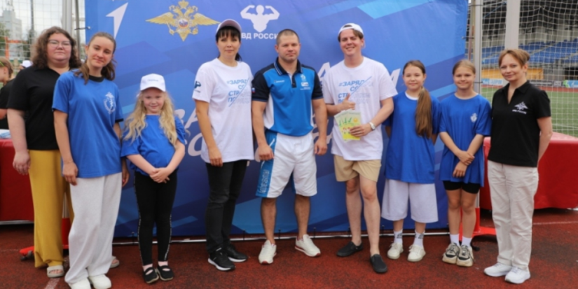 Псковичи сделали «Зарядку со стражем порядка!» - 2025-08-04 17:35:00 - 1