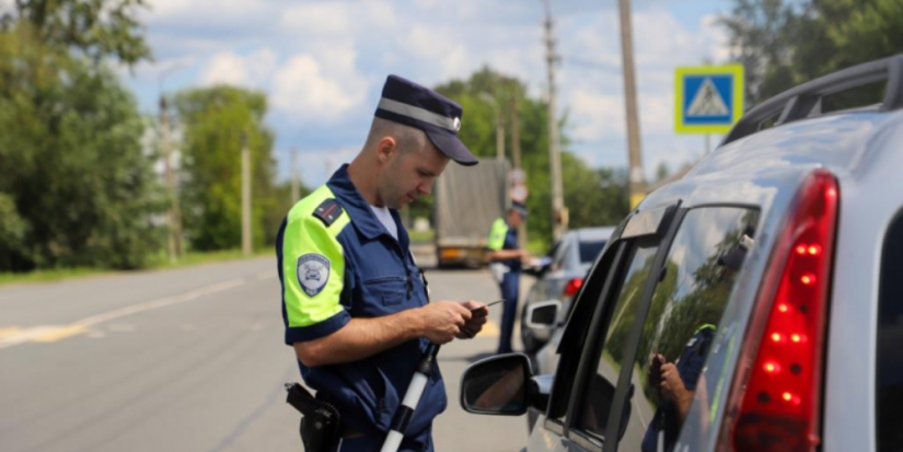 Пьяных водителей и автолюбителей без прав задержали в ходе рейда в Пскове - 2025-08-06 10:05:00 - 1