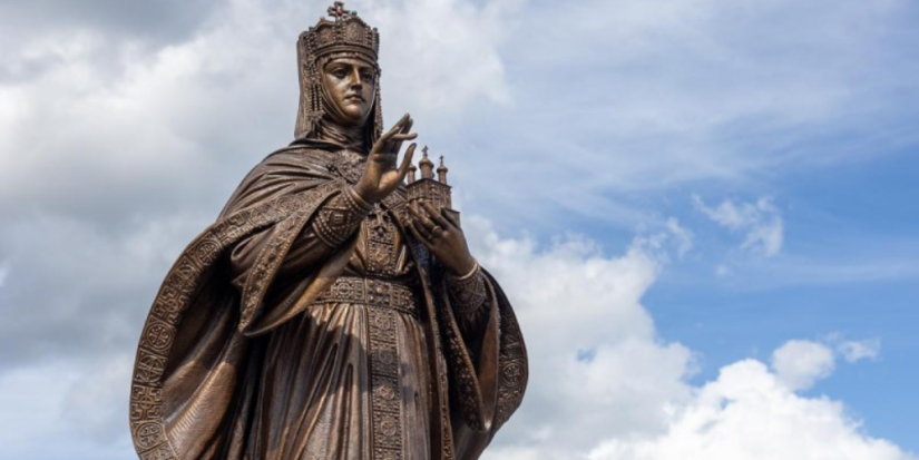 Памятник княгине Ольге открыли у аэропорта Пскова - 2025-08-06 11:05:00 - 1