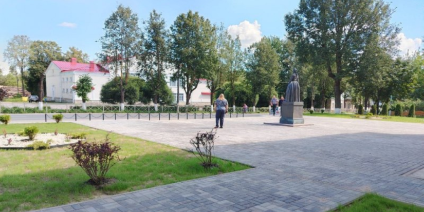 В Кунье построили детскую площадку, а в Новоржеве ремонтируют площадь - 2025-08-06 10:35:00 - 1