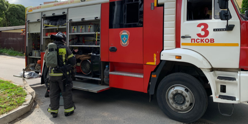 Пожарные МЧС и росгвардейцы провели совместные учения - 2025-08-06 11:35:00 - 1