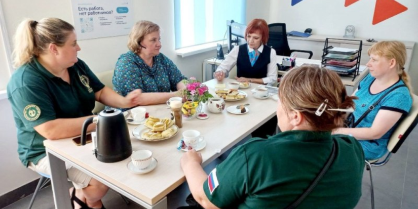 Кадровые центры «Работа России» проводят в регионе профтуры и ярмарки вакансий - 2025-08-07 17:05:00 - 1