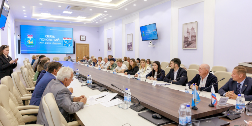 Депутаты и молодежь из Псковской и Ленинградской областей обменялись опытом - 2025-08-08 10:05:00 - 1