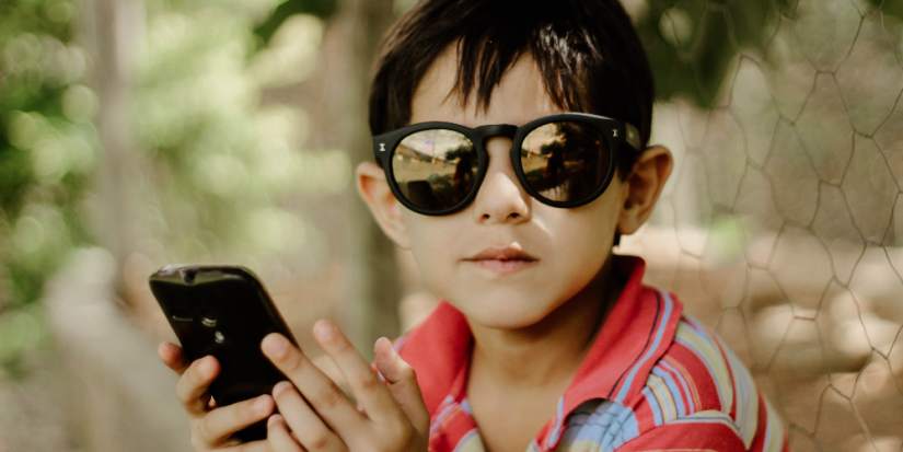 Детям намерены запретить пользоваться телефонами в летних лагерях - 2025-08-20 18:35:00 - 1