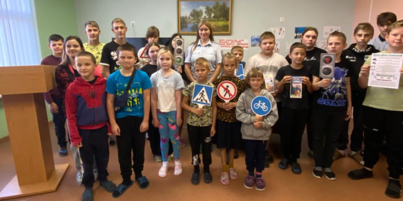 Полицейские навестили пациентов великолукской детской больницы - 2025-08-22 10:05:00 - 1