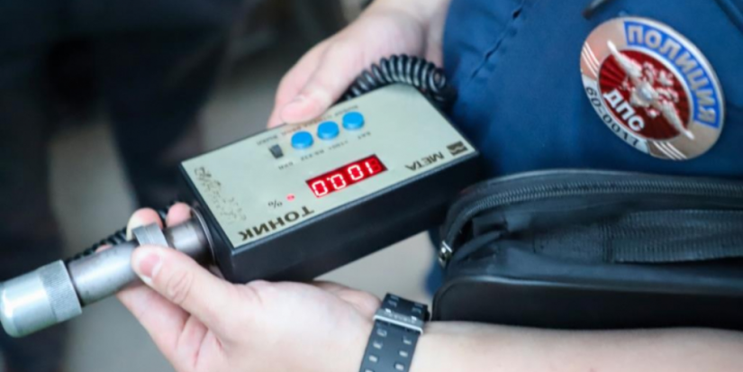 В Пскове проверили, как водители соблюдают правила тонировки автостекол - 2025-08-22 15:35:00 - 1