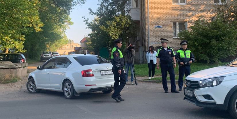 Сотрудники великолукской Госавтоинспекции провели рейд на дорогах города - 2025-09-04 12:35:00 - 1