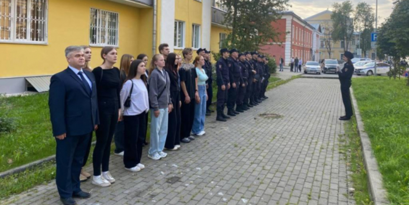 В Пскове прошла акция «Знакомьтесь - полиция» - 2025-09-06 10:05:00 - 1