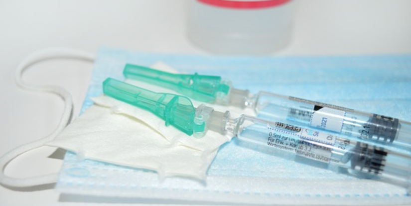 В великолукском ТЦ «Апельсин» работает мобильный пункт вакцинации - 2025-09-24 15:35:00 - 1