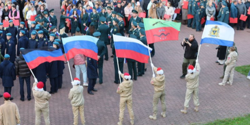 Псковичи отметили годовщину воссоединения новых регионов с Россией флешмобом - 2025-10-01 08:35:00 - 1