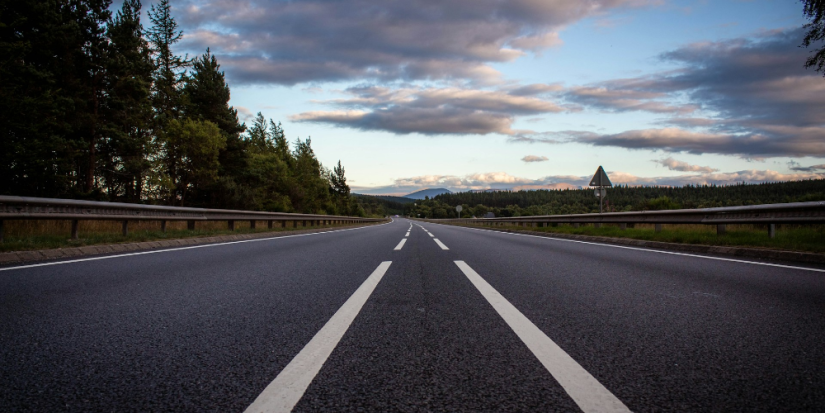 В Струго-Красненском районе ремонтируют дорогу - 2025-10-03 17:35:00 - 1