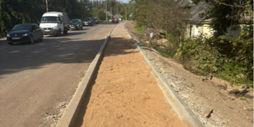 В поселке Бежаницы ремонтируют дорогу - 2025-10-09 11:05:00 - 1