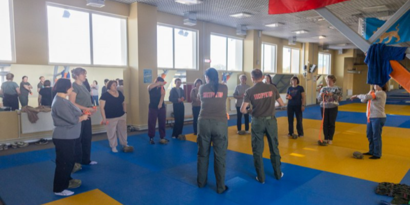 Первую помощь учились оказывать сотрудники комиссий по делам несовершеннолетних - 2025-10-09 14:35:00 - 1