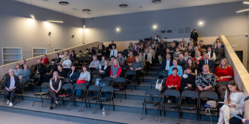 Благополучие семьи и детства обсудили профильные специалисты в Псковской области - 2025-10-15 08:35:00 - 1