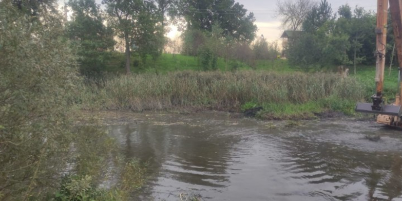 В Пыталово очищают русло реки Утроя - 2025-10-15 14:05:00 - 1