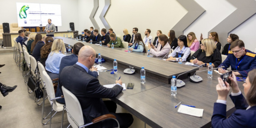 Псков стал площадкой для обсуждения медиаграмотности и работы СМИ - 2025-10-24 12:35:00 - 1