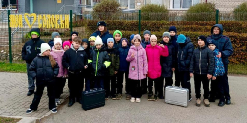 Школьники Псковского района познакомились с работой криминалистов - 2025-10-30 11:05:00 - 1