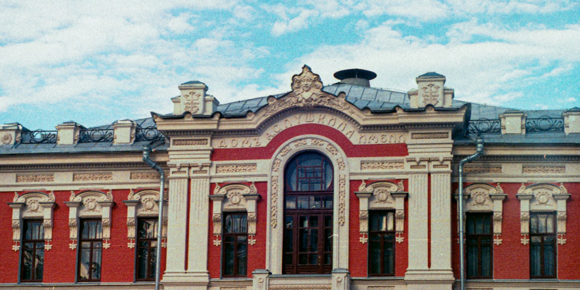 Псковский театр драмы представил спектакль на Международном фестивале - 2025-11-06 15:35:00 - 1