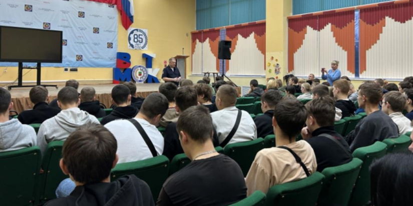 Великолукским студентам рассказали о профессии полицейского - 2025-11-07 14:05:00 - 1