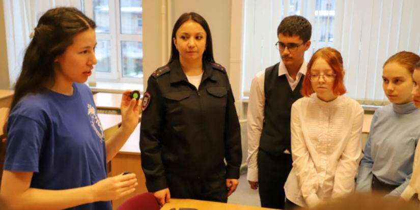 Полицейские провели антинаркотический квест для псковских школьников - 2025-11-23 09:05:00 - 1