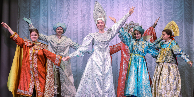 В Гдове прошел конкурс национального костюма - 2025-11-25 11:05:00 - 1