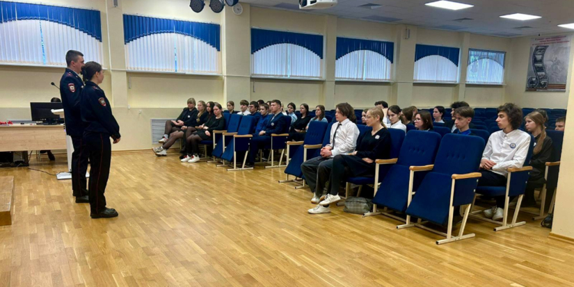Великолукским старшеклассникам рассказали о профессии полицейского - 2025-11-28 13:35:00 - 1