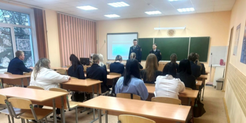 Юные великолучане узнали много нового о профессии полицейского - 2025-12-01 14:35:00 - 1