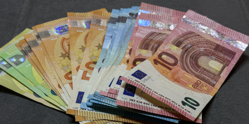 Центробанк снимает ограничения с переводов за рубеж - 2025-12-05 18:35:00 - 1