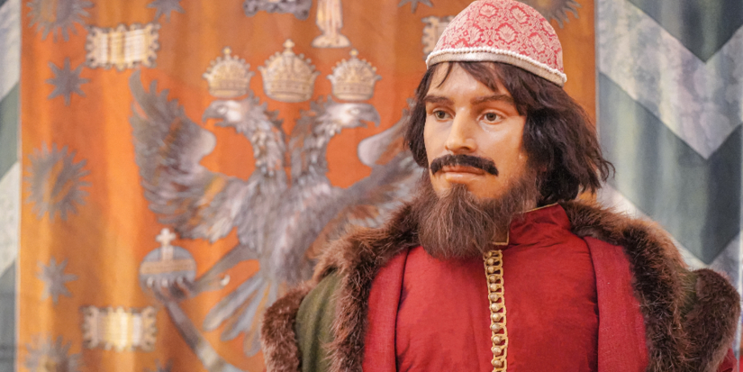 Воевода встречает гостей в Псковском кремле - 2025-12-09 11:35:00 - 1