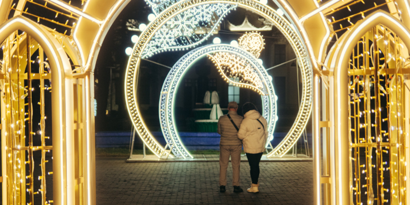 В Великих Луках появилась праздничная иллюминация - 2025-12-11 13:11:00 - 1