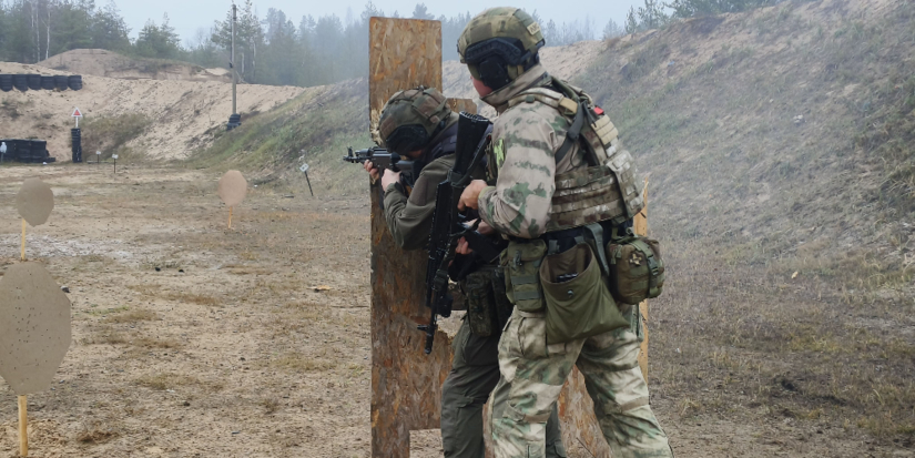 Сотрудники псковского СОБР «Гепард» провели занятия по огневой подготовке - 2025-12-11 10:05:00 - 1