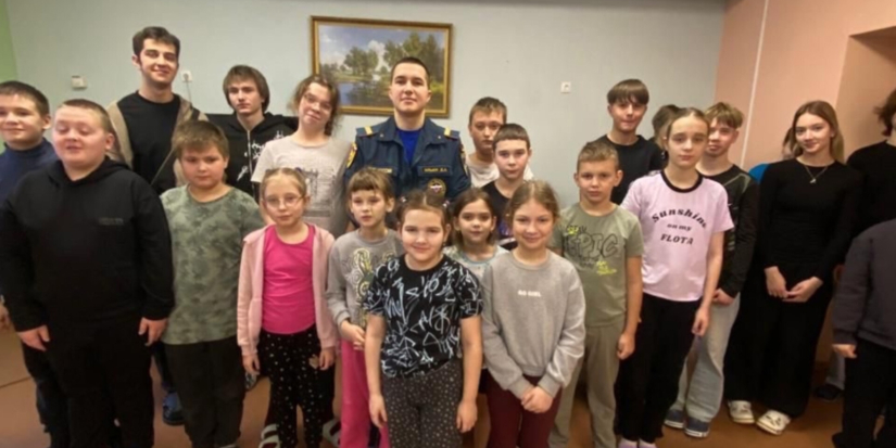 Спасатель навестил юных великолучан в больнице - 2025-12-12 09:05:00 - 1