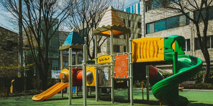 Каждая десятая детская площадка в России опасна для малышей - 2025-12-16 18:35:00 - 1