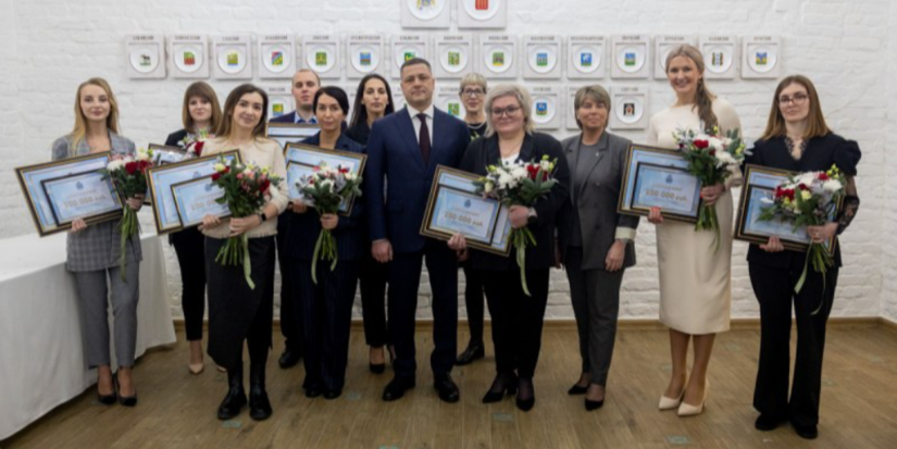 В Пскове наградили победителей конкурса «Лучший медицинский работник» - 2025-12-17 09:35:00 - 1