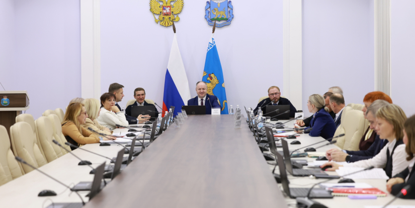 Развитие креативных индустрий обсудили в областном собрании - 2025-12-20 18:05:00 - 1