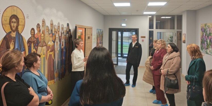 Общественные помощники Губернатора побывали в центре реабилитации в Печорах - 2025-12-18 17:05:00 - 1