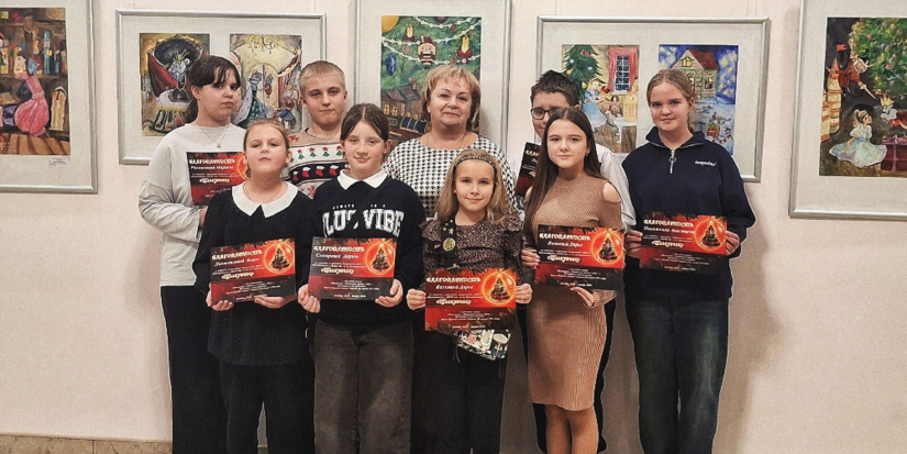 Выставка, посвященная новогодней сказке, открылась в Великих Луках - 2025-12-19 10:35:00 - 1