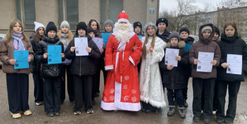 «Новогодний патруль!» вышел на великолукские улицы - 2025-12-23 11:05:00 - 1