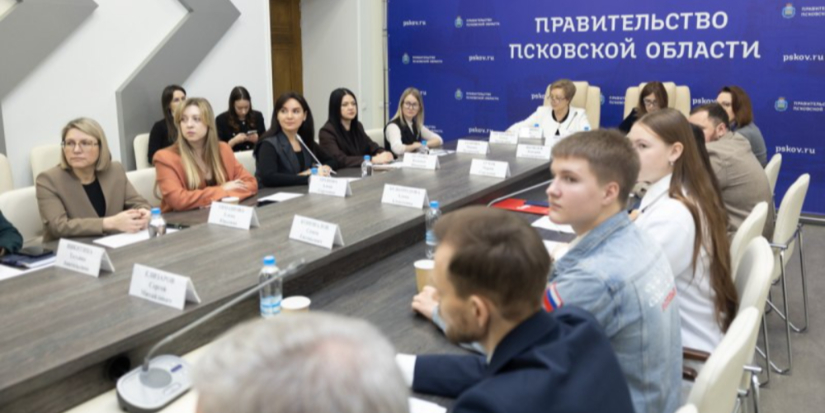 Достижениям сферы молодежной политики было посвящено совещание Губернатора - 2025-12-28 18:05:00 - 1